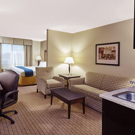 Holiday Inn Express & Suites Madison-Verona By Ihg Luaran gambar