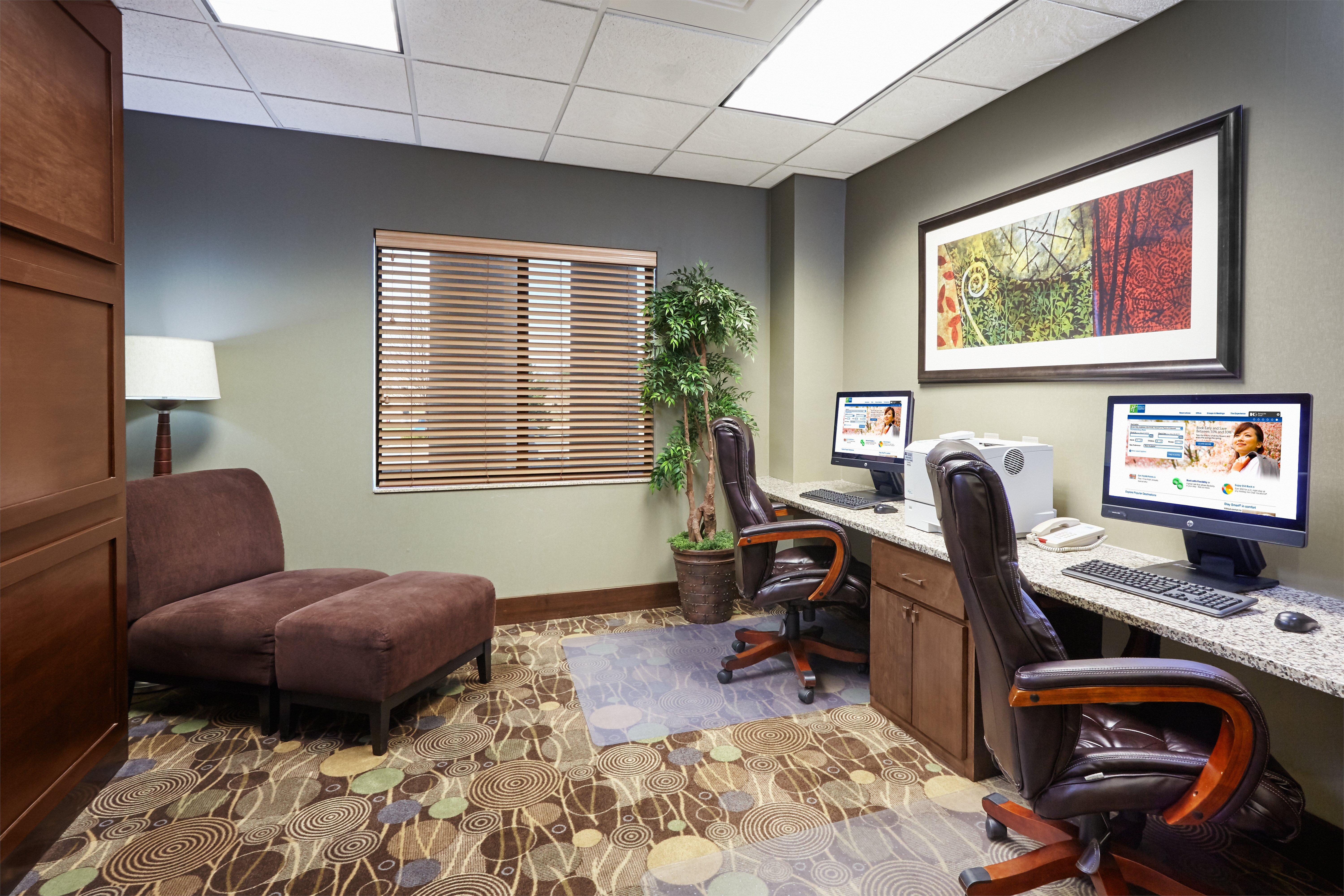 Holiday Inn Express & Suites Madison-Verona By Ihg Luaran gambar