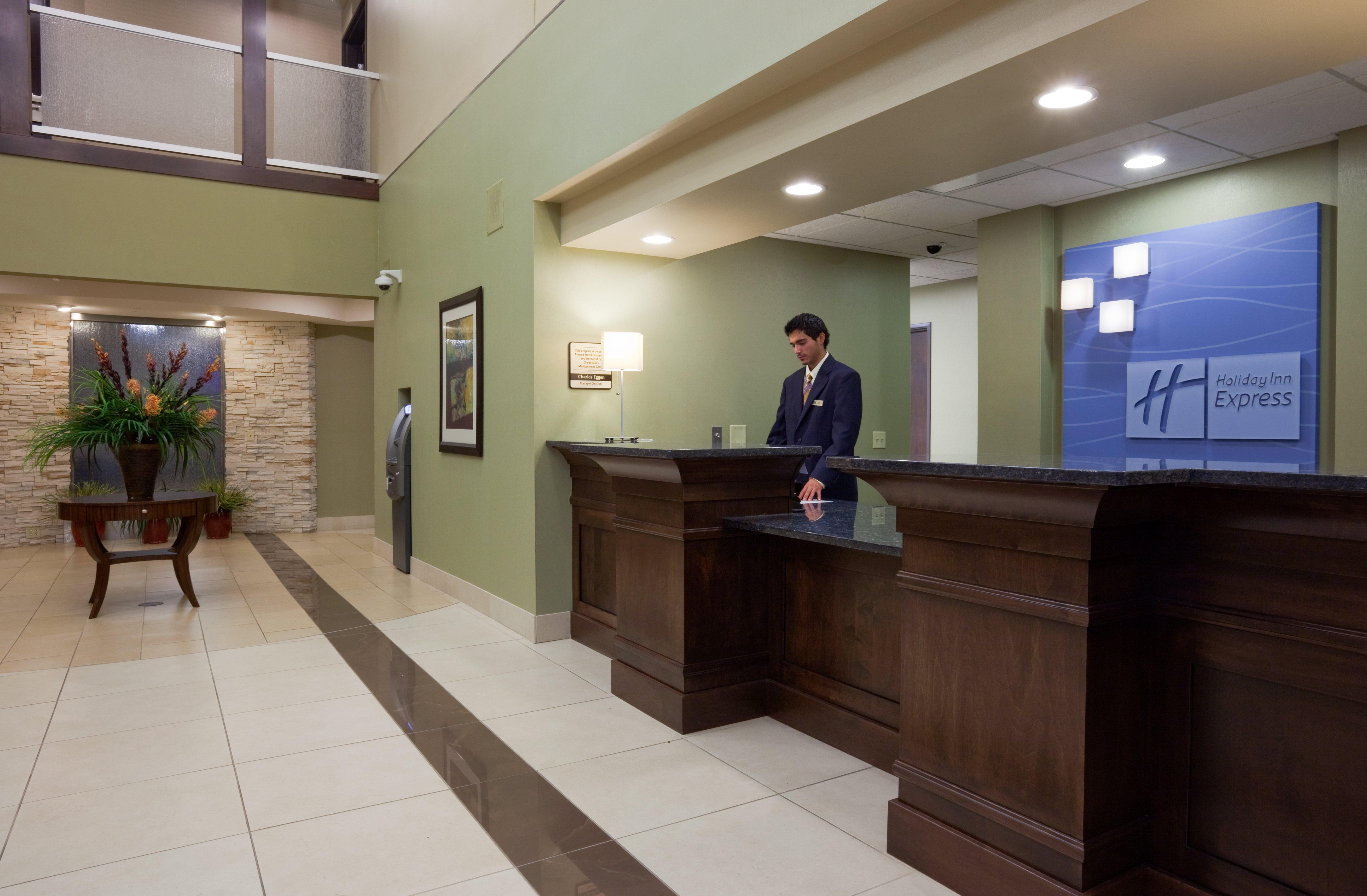 Holiday Inn Express & Suites Madison-Verona By Ihg Luaran gambar
