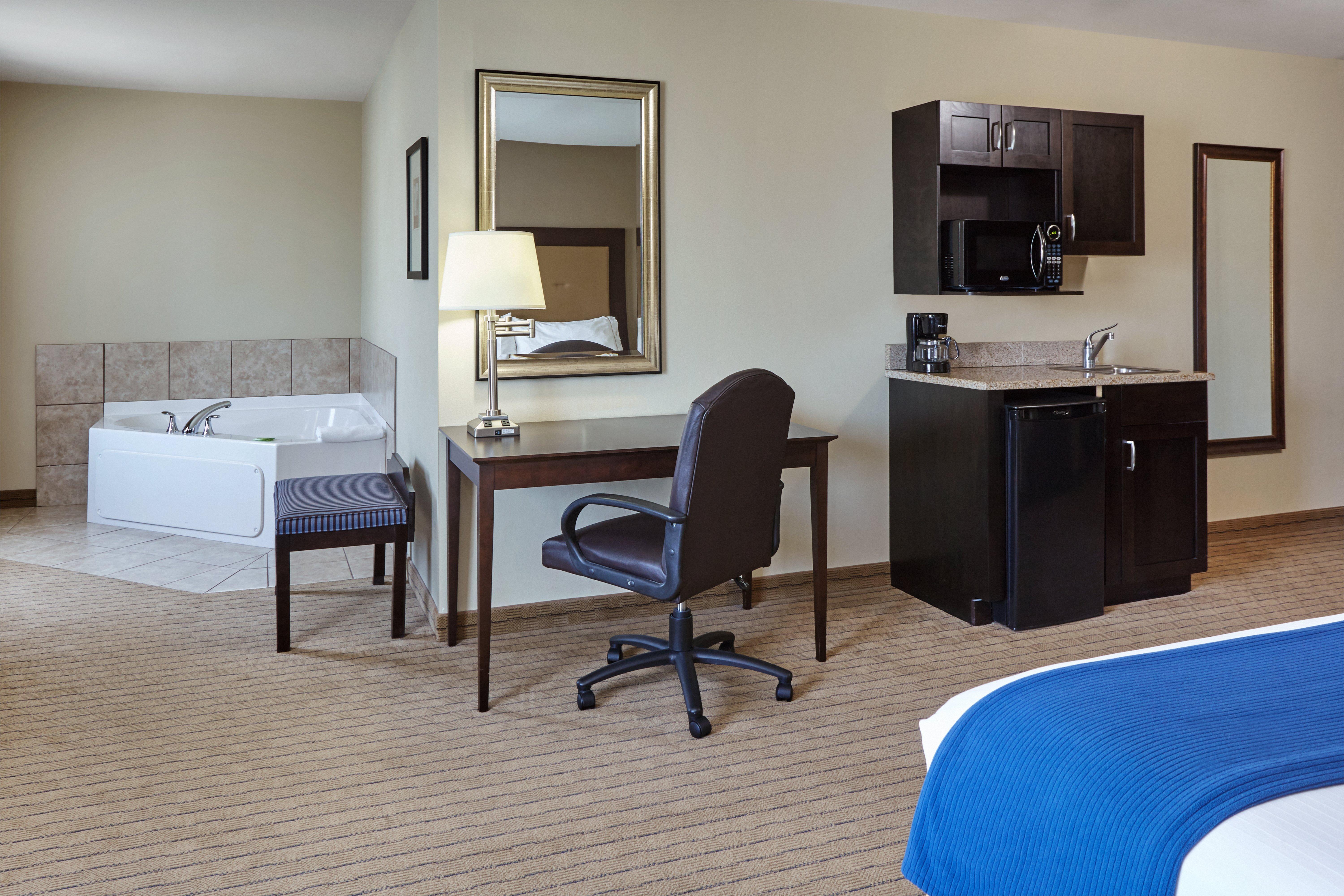 Holiday Inn Express & Suites Madison-Verona By Ihg Luaran gambar