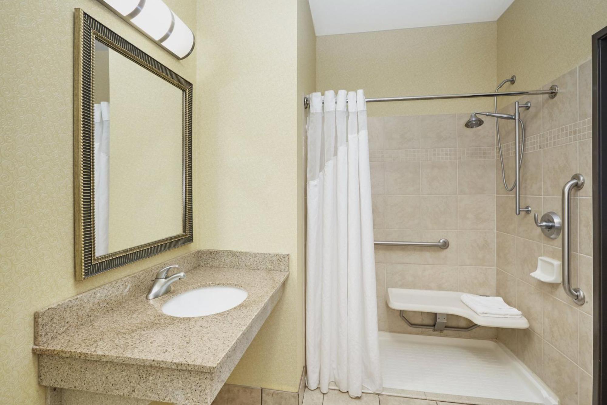Holiday Inn Express & Suites Madison-Verona By Ihg Luaran gambar