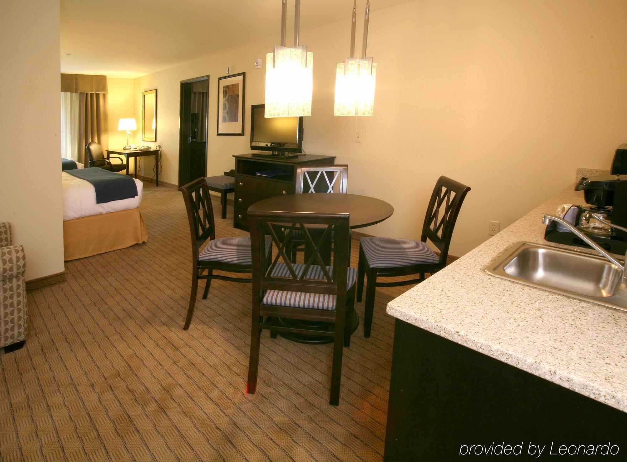 Holiday Inn Express & Suites Madison-Verona By Ihg Luaran gambar